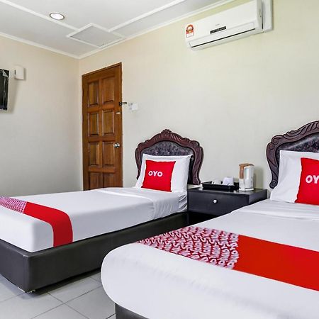 Oyo 90376 Centre Point Hotel Limbang Bagian luar foto