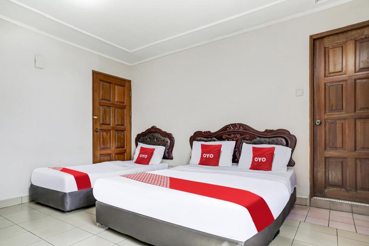 Oyo 90376 Centre Point Hotel Limbang Bagian luar foto