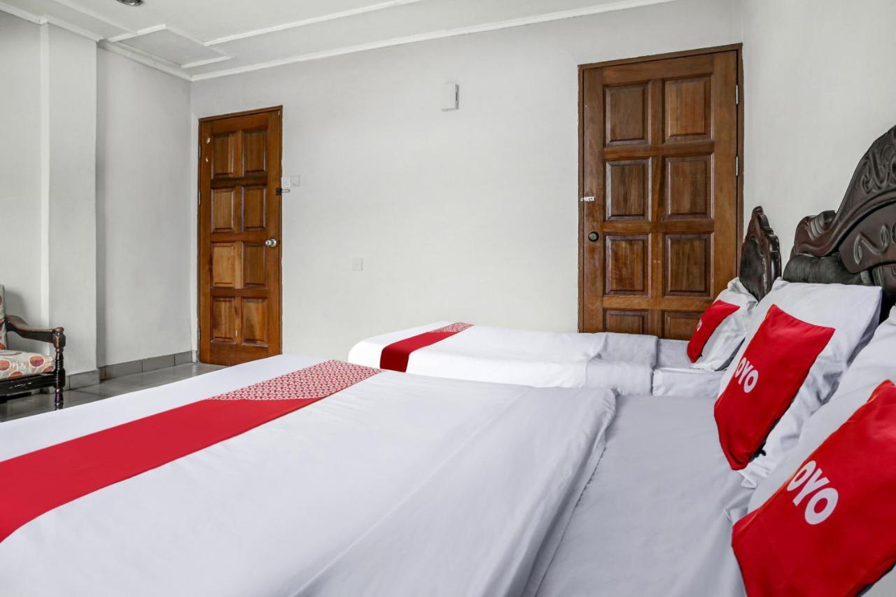 Oyo 90376 Centre Point Hotel Limbang Bagian luar foto