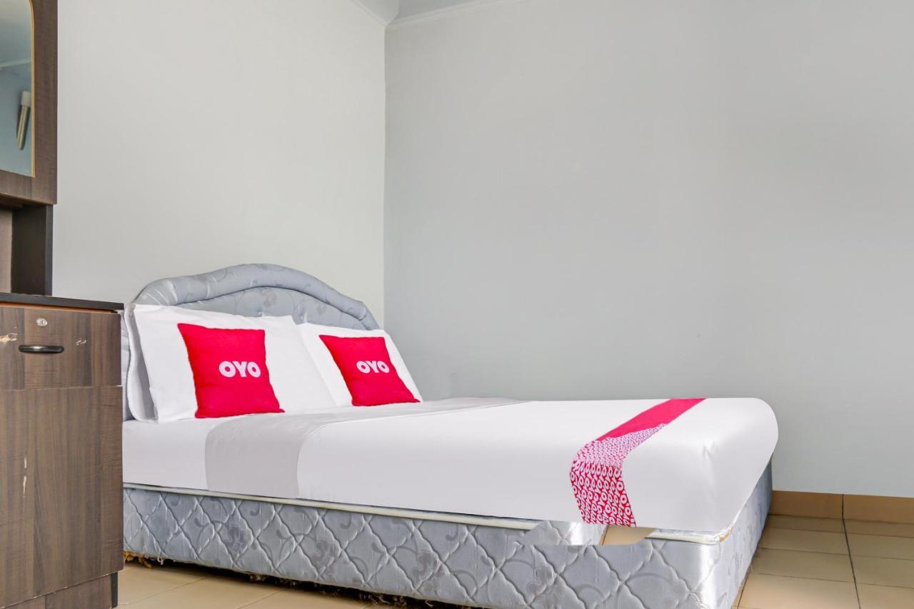 Oyo 90376 Centre Point Hotel Limbang Bagian luar foto
