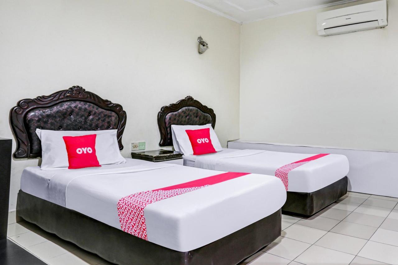 Oyo 90376 Centre Point Hotel Limbang Bagian luar foto