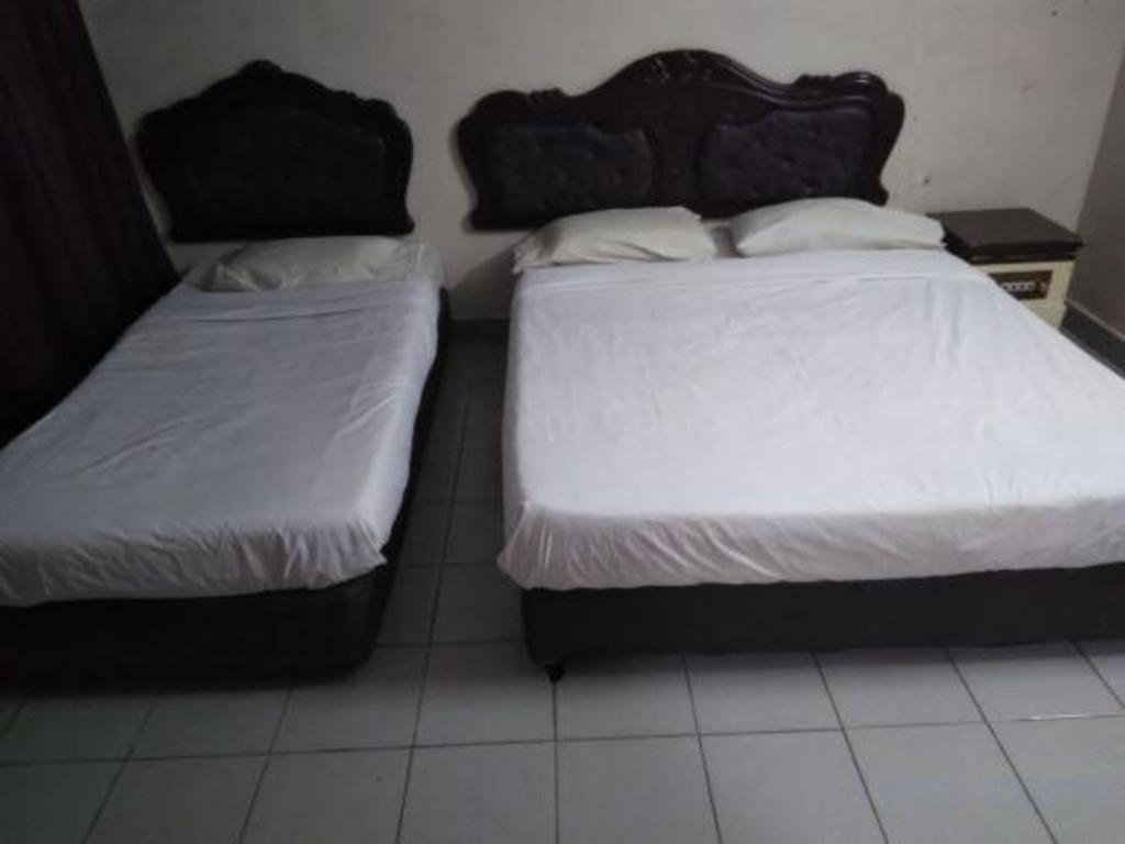 Oyo 90376 Centre Point Hotel Limbang Bagian luar foto