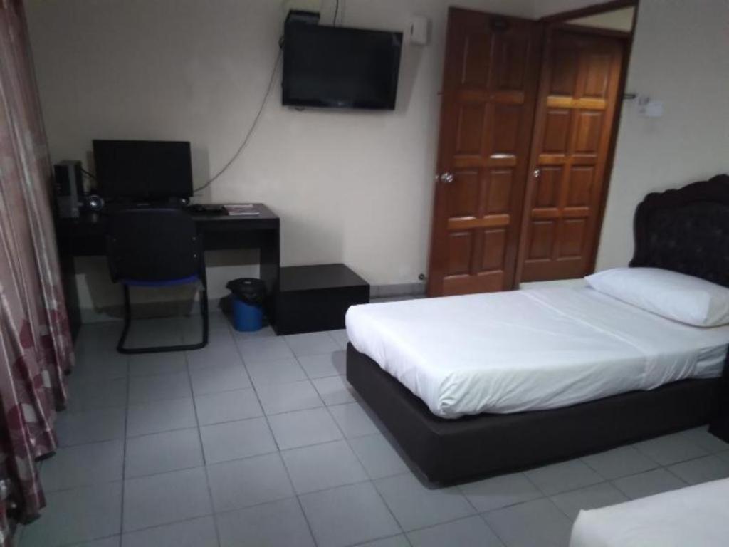 Oyo 90376 Centre Point Hotel Limbang Bagian luar foto