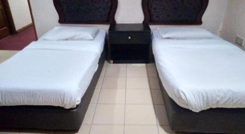 Oyo 90376 Centre Point Hotel Limbang Bagian luar foto
