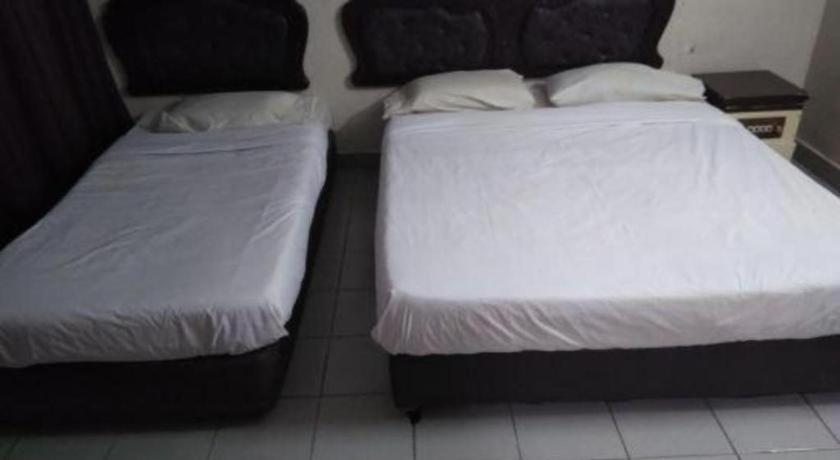 Oyo 90376 Centre Point Hotel Limbang Bagian luar foto