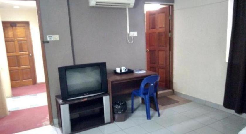 Oyo 90376 Centre Point Hotel Limbang Bagian luar foto