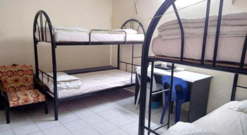 Oyo 90376 Centre Point Hotel Limbang Bagian luar foto