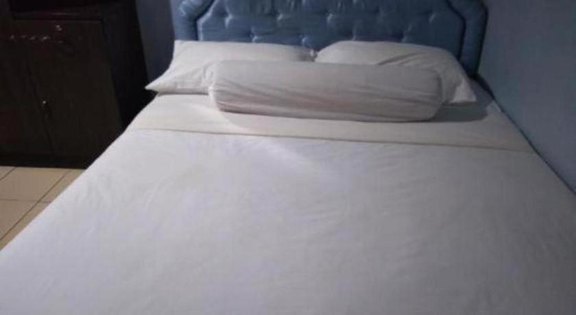 Oyo 90376 Centre Point Hotel Limbang Bagian luar foto