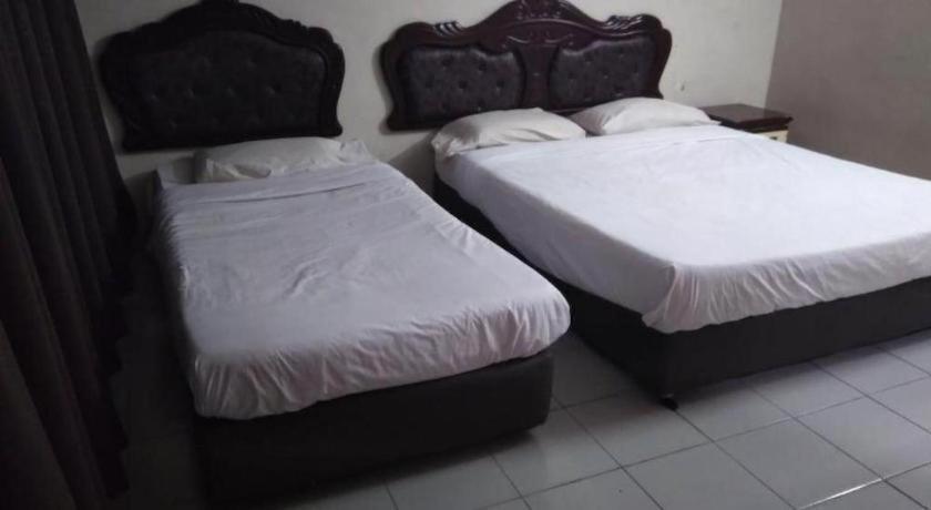 Oyo 90376 Centre Point Hotel Limbang Bagian luar foto