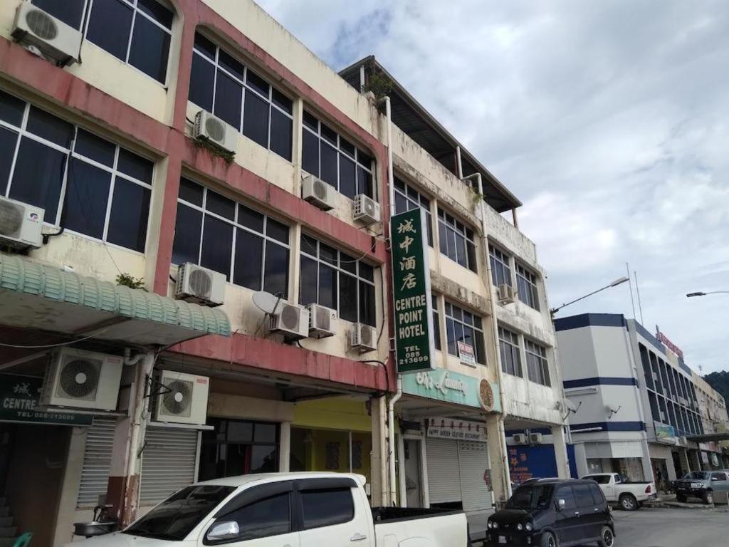 Oyo 90376 Centre Point Hotel Limbang Bagian luar foto